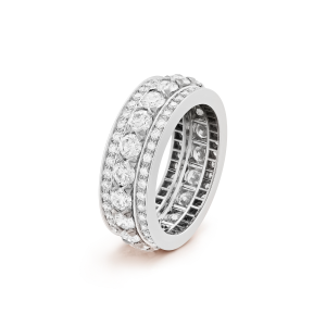 Enlacement wedding band